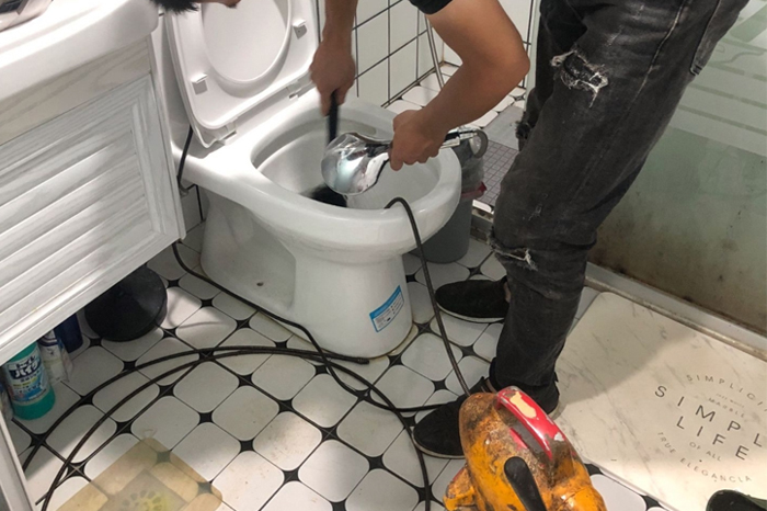 武平马桶堵塞自己疏通还是找师傅？专业上门服务让你省时更省心
